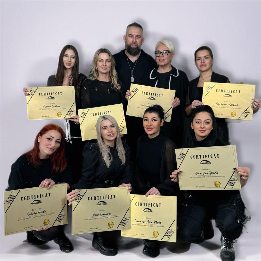 Nik Radu cu cursantele la final de curs PowderBrows, cu certificatele – Sibiu