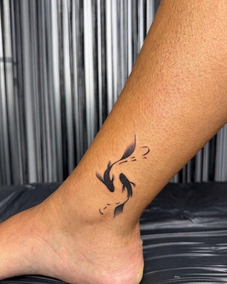 Tatuaj fine line pești – Sibiu
